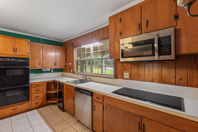 2 Village Ln., Hattiesburg, MS 39402