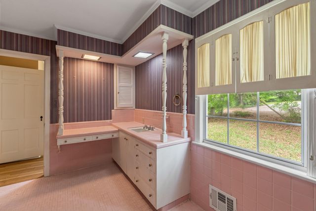 2 Village Ln., Hattiesburg, MS 39402