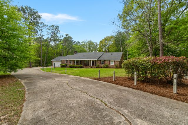 2 Village Ln., Hattiesburg, MS 39402