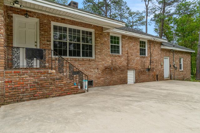 2 Village Ln., Hattiesburg, MS 39402