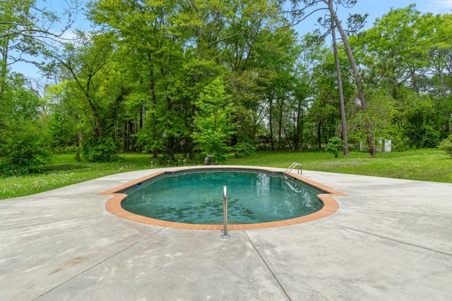 2 Village Ln., Hattiesburg, MS 39402