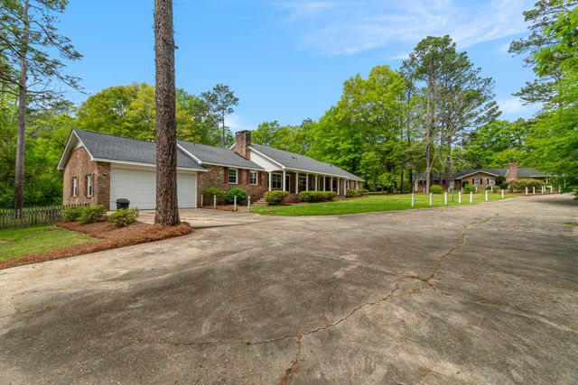2 Village Ln., Hattiesburg, MS 39402
