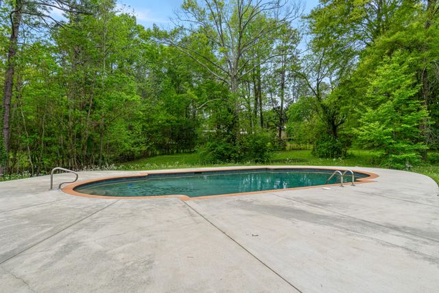 2 Village Ln., Hattiesburg, MS 39402