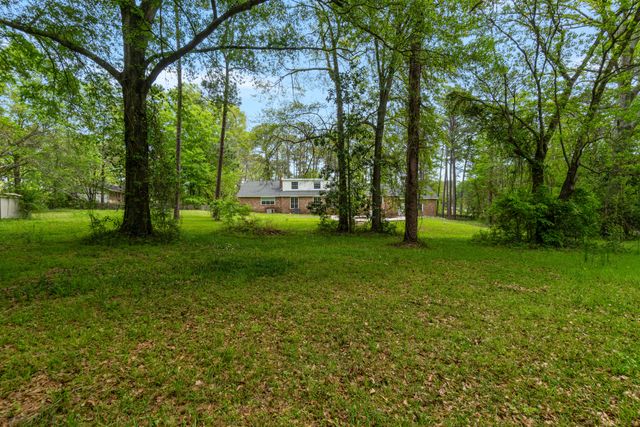 2 Village Ln., Hattiesburg, MS 39402