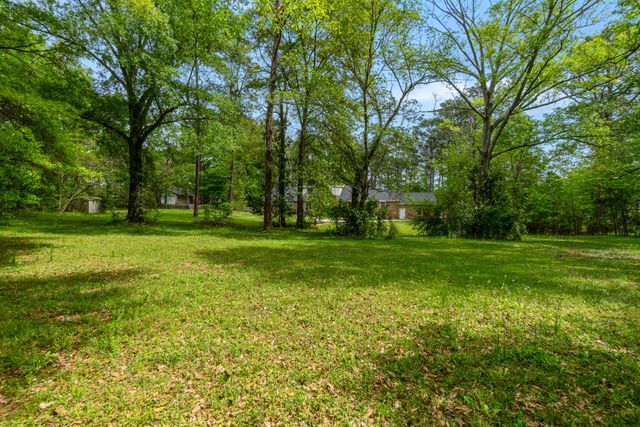 2 Village Ln., Hattiesburg, MS 39402