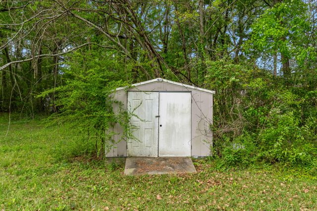 2 Village Ln., Hattiesburg, MS 39402