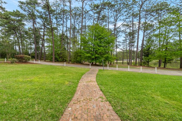 2 Village Ln., Hattiesburg, MS 39402