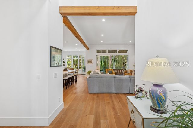 2 Ravenwood Rd, Hilton Head Island, SC 29928