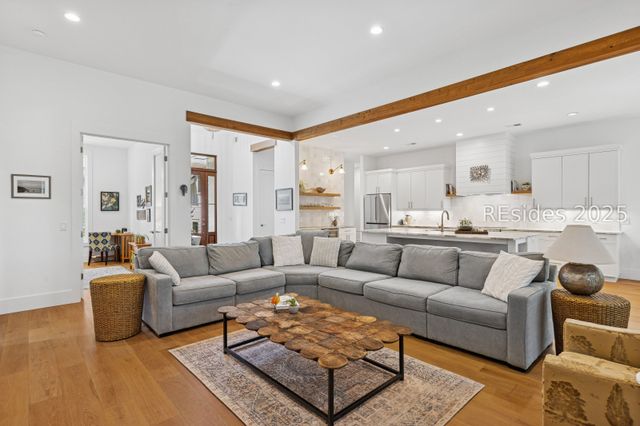 2 Ravenwood Rd, Hilton Head Island, SC 29928