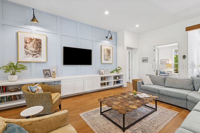 2 Ravenwood Rd, Hilton Head Island, SC 29928