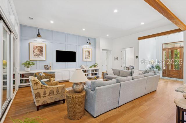 2 Ravenwood Rd, Hilton Head Island, SC 29928