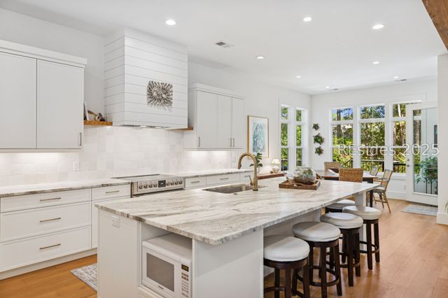 2 Ravenwood Rd, Hilton Head Island, SC 29928