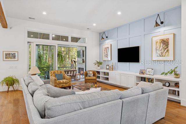 2 Ravenwood Rd, Hilton Head Island, SC 29928