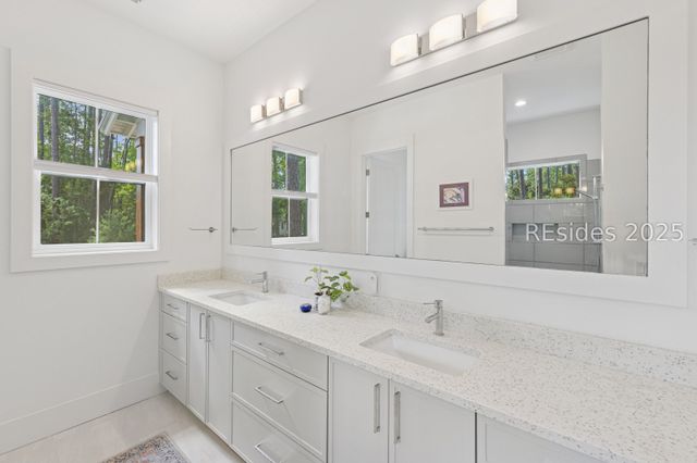 2 Ravenwood Rd, Hilton Head Island, SC 29928