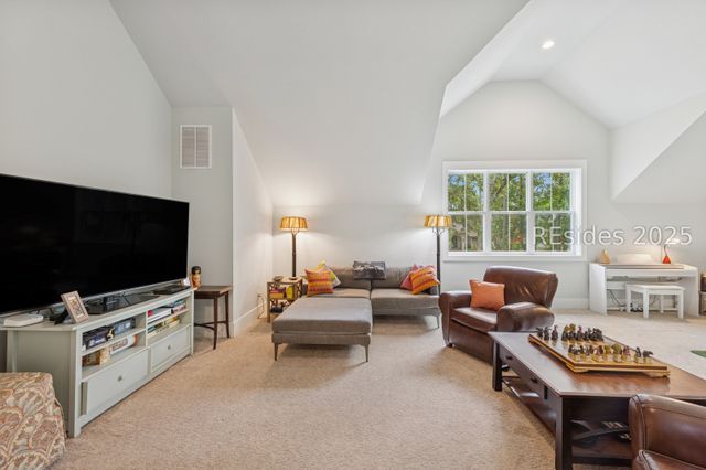 2 Ravenwood Rd, Hilton Head Island, SC 29928