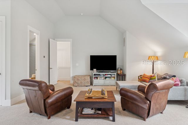 2 Ravenwood Rd, Hilton Head Island, SC 29928