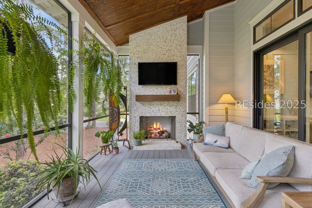 2 Ravenwood Rd, Hilton Head Island, SC 29928