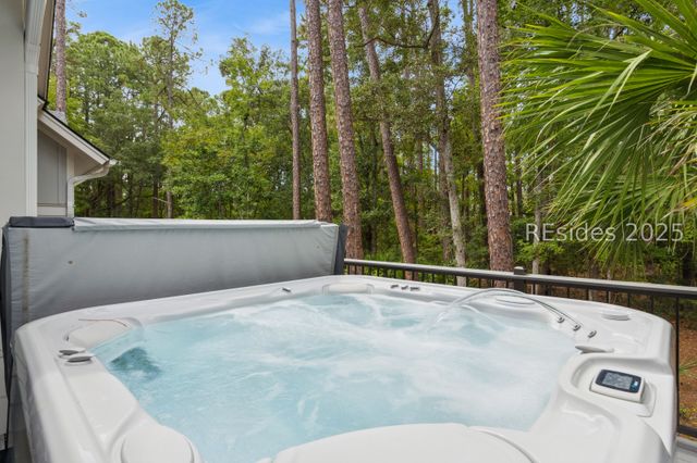 2 Ravenwood Rd, Hilton Head Island, SC 29928