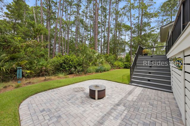 2 Ravenwood Rd, Hilton Head Island, SC 29928