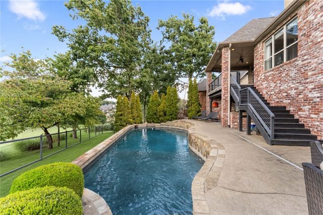 6921 W Altamonte Drive, Rogers, AR 72758