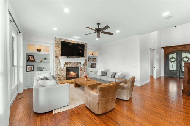 6921 W Altamonte Drive, Rogers, AR 72758