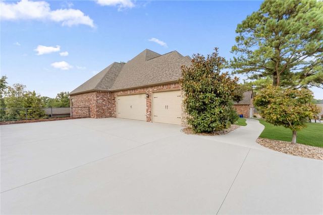 6921 W Altamonte Drive, Rogers, AR 72758