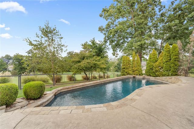 6921 W Altamonte Drive, Rogers, AR 72758