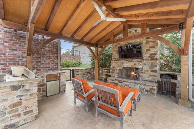 6921 W Altamonte Drive, Rogers, AR 72758