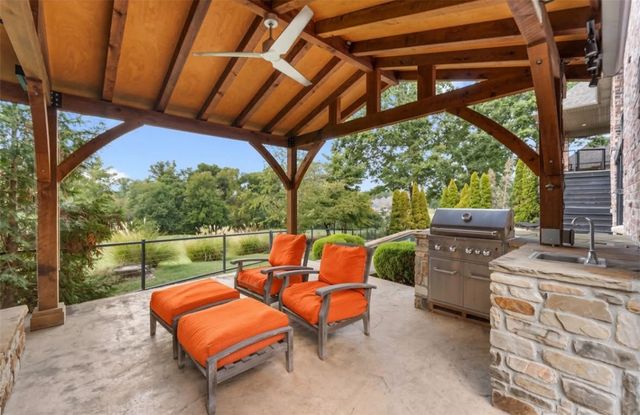 6921 W Altamonte Drive, Rogers, AR 72758