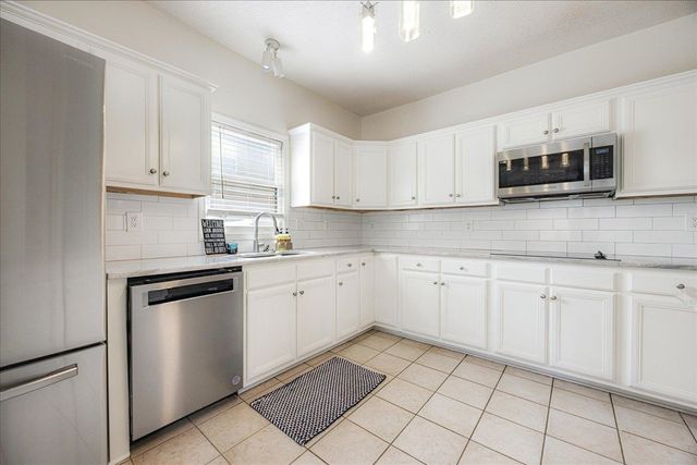 9354 LAUREL HILL DR, Lakeland, TN 38002