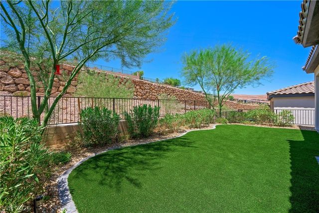69 Stone Bluff Lane, Henderson, NV 89011