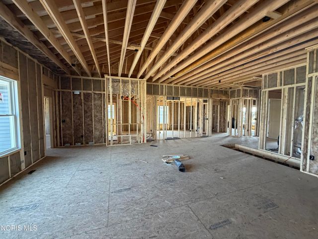 9830 Featherwood Lane, Sylvania, OH 43560