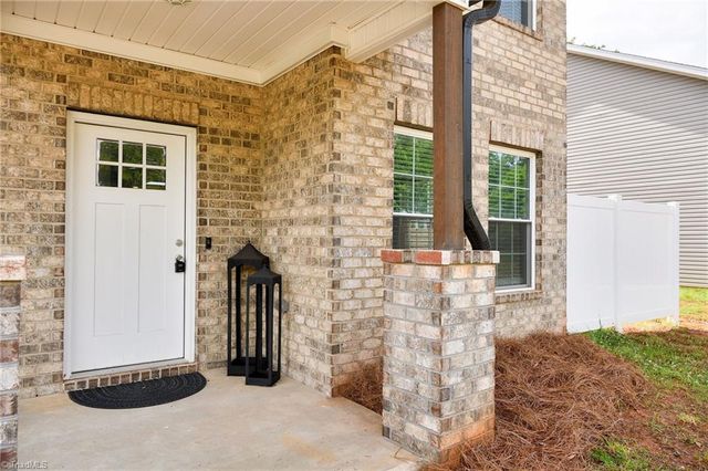 2938 Lashmit Drive, Winston-salem, NC 27103