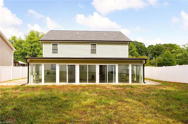 2938 Lashmit Drive, Winston-salem, NC 27103