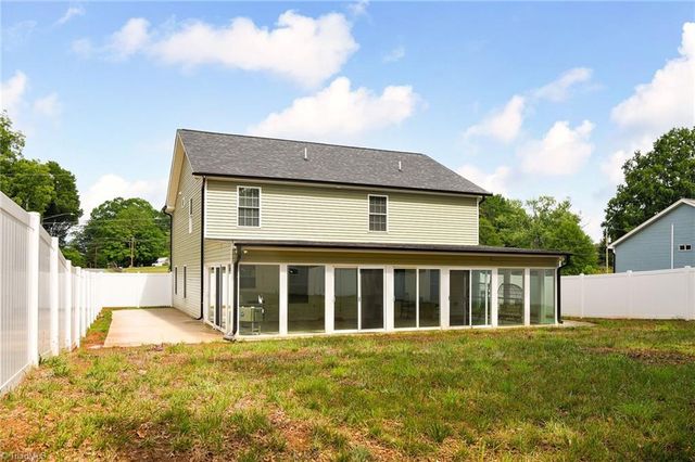 2938 Lashmit Drive, Winston-salem, NC 27103