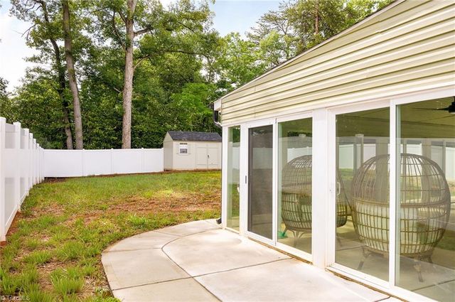 2938 Lashmit Drive, Winston-salem, NC 27103