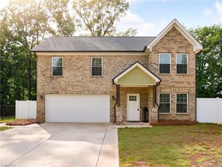 2938 Lashmit Drive, Winston-salem, NC 27103