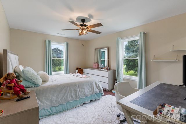 6060 Lineberger Road, Sherrills Ford, NC 28673