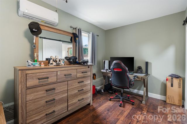 6060 Lineberger Road, Sherrills Ford, NC 28673