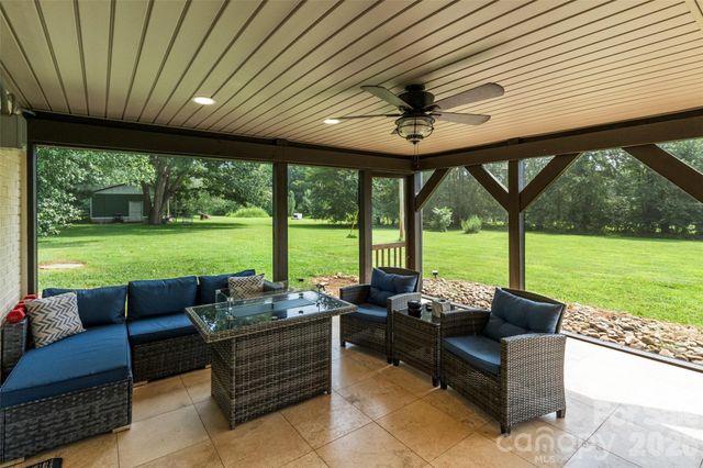 6060 Lineberger Road, Sherrills Ford, NC 28673