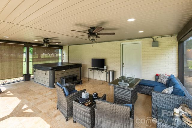 6060 Lineberger Road, Sherrills Ford, NC 28673