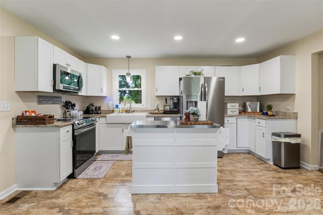 6060 Lineberger Road, Sherrills Ford, NC 28673
