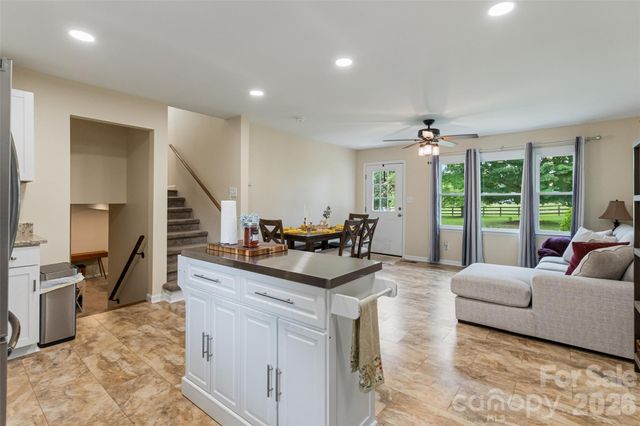 6060 Lineberger Road, Sherrills Ford, NC 28673