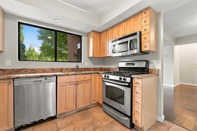 88 Bailey St 88, Stoughton, MA 02072