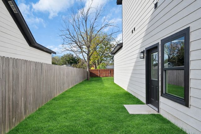 817 Stamps Avenue, Fort Worth, TX 76114