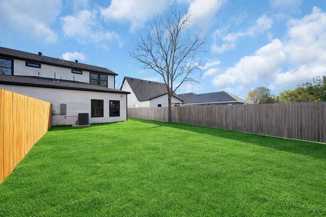 817 Stamps Avenue, Fort Worth, TX 76114