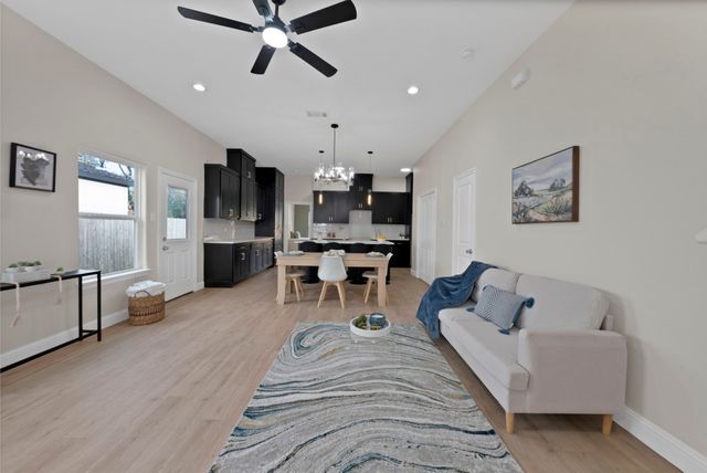 817 Stamps Avenue, Fort Worth, TX 76114