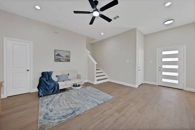 817 Stamps Avenue, Fort Worth, TX 76114