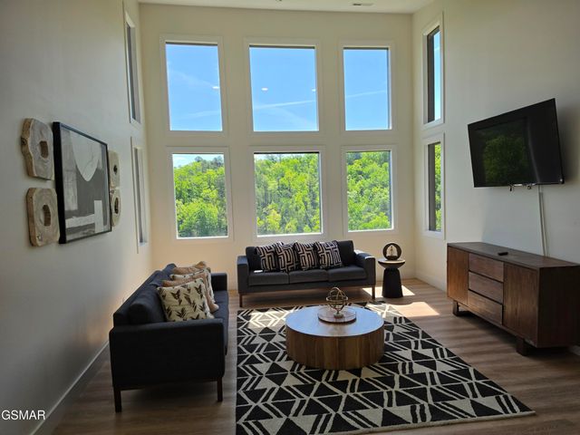 2955 Lightning Strike Drive, Sevierville, TN 37876