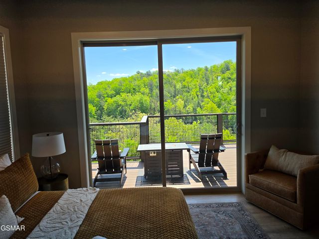 2955 Lightning Strike Drive, Sevierville, TN 37876